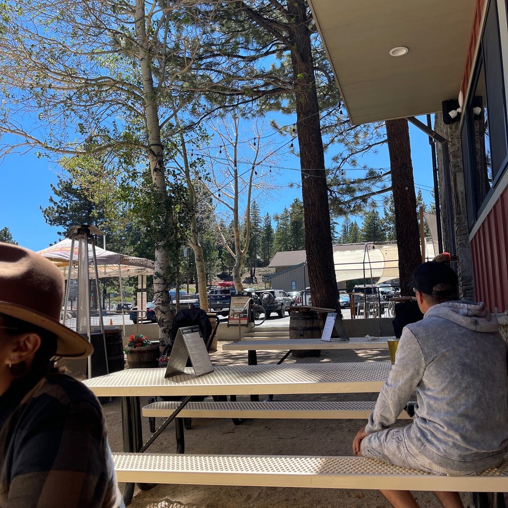 Mammoth Brewing - Outdoor patio - Breweries Near Me - Mammoth Lakes, California Mammoth Brewing - Outdoor patio - Breweries Near Me - Mammoth Lakes, California