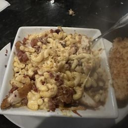 Mac n cheese with chicken and bacon Mac n cheese with chicken and bacon