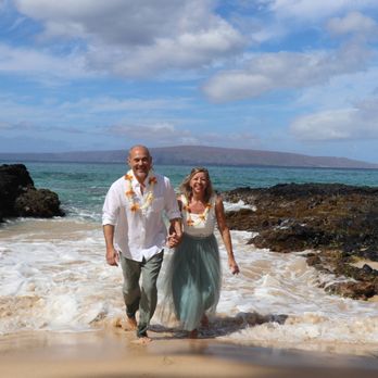 Affordable Barefoot Maui Wedding - Wedding Planning Near Me - Kihei, Hawaii Affordable Barefoot Maui Wedding - Wedding Planning Near Me - Kihei, Hawaii