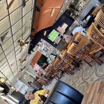 Foodys Restaurant - Main seating - Bars Near Me - Tampa, Florida Foodys Restaurant - Main seating - Bars Near Me - Tampa, Florida