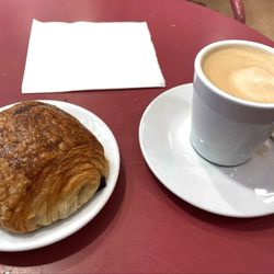 Maison Mulot - Pain au chocolate avec un cafe au lait.