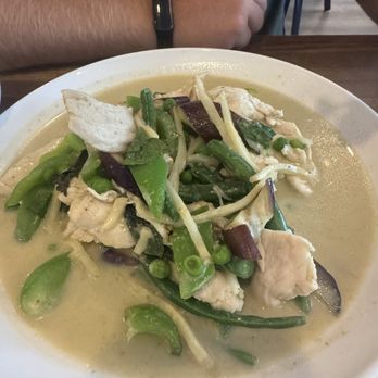 Basil Leaf - Green curry - Thai Near Me - Elyria, Ohio