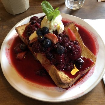 George Street Social - French toast with berries - Cocktail Bars Near Me - Oxford, OXF George Street Social - French toast with berries - Cocktail Bars Near Me - Oxford, OXF