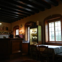 Antica Trattoria Alle Viole - View of dining room from our table
