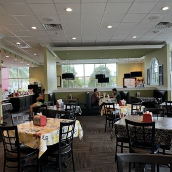 Chicken Salad Chick - Dining area - Southern Near Me - Orlando, Florida Chicken Salad Chick - Dining area - Southern Near Me - Orlando, Florida