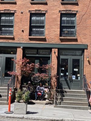 Almondine Bakery by null