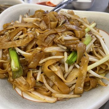 Yep Kitchen - Beef chow fun - Juice Bars & Smoothies Near Me - Chicago, Illinois