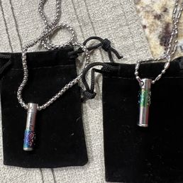 Necklace that can hold ashes or hair, a.k.a. fur Necklace that can hold ashes or hair, a.k.a. fur