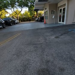 Gastromed - This "suppose" drop off and pickup of patients. And on the picture you see a "security" with worst attitude,rude.