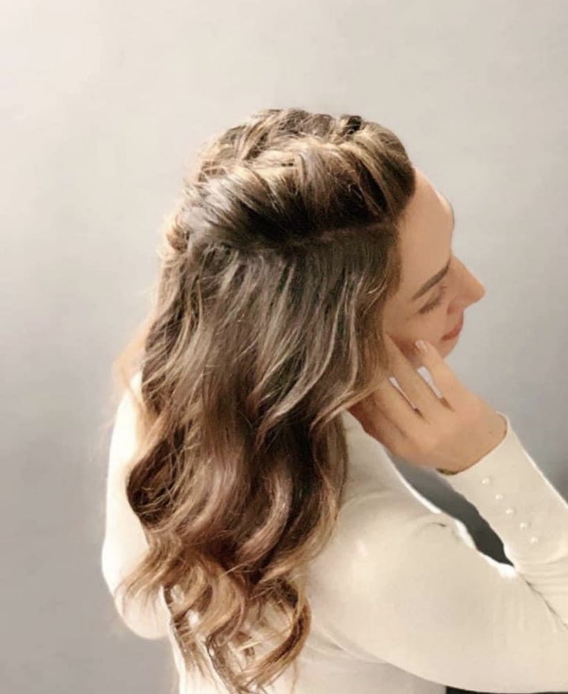 Hair Stylist Naira Zaqar Logo