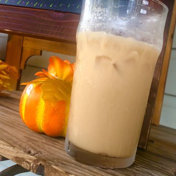 Tea House 650 - Iced Pumpkin Vanilla Chai Tea Latte - Coffee & Tea Near Me - Crystal River, Florida