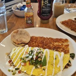 Mom omelet with English muffin and hash browns