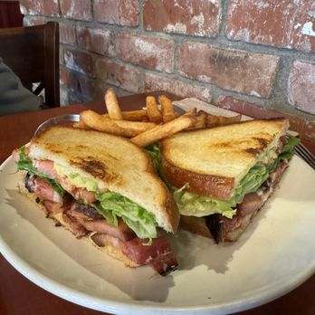 Melville Tavern - Blacked Blackened Chicken Sandwich - American Near Me - Monterey, California