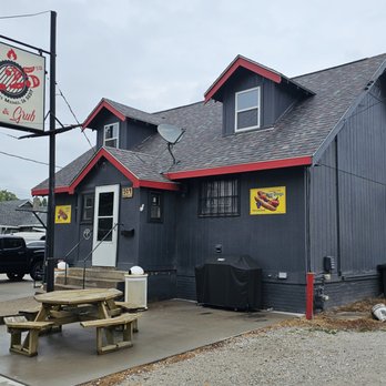 E 25th Pub & Grub - the front of the building - Pubs Near Me - Des Moines, Iowa