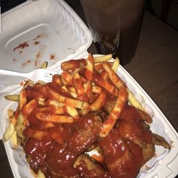5 wing chicken box with salt, pepper, ketchup and hot sauce. Also a half and half drink on the side. 5 wing chicken box with salt, pepper, ketchup and hot sauce. Also a half and half drink on the side.