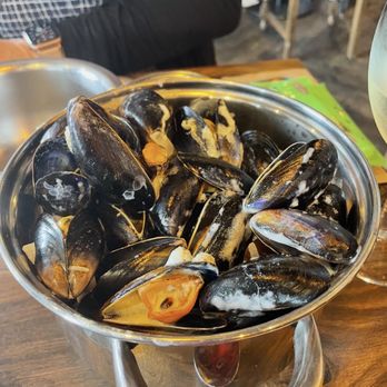 Cuan Mor - Mussels! This is the large one - plenty to share for two or three people. - Gastropubs Near Me - Oban, AGB Cuan Mor - Mussels! This is the large one - plenty to share for two or three people. - Gastropubs Near Me - Oban, AGB