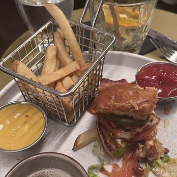 Mesler Kitchen Bar Lounge - Spicy Chicken Sandwich - New American Near Me - Chicago, Illinois Mesler Kitchen Bar Lounge - Spicy Chicken Sandwich - New American Near Me - Chicago, Illinois