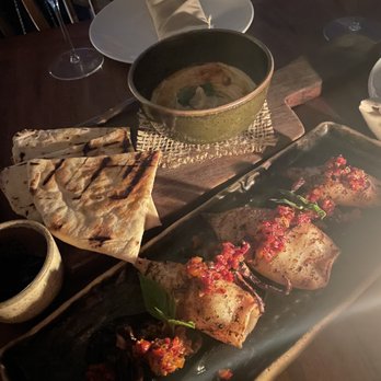 Taboo Cancun - Grilled calamari and hummus - Mediterranean Near Me - Cancún, ROO