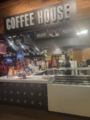 UWM District Market by null