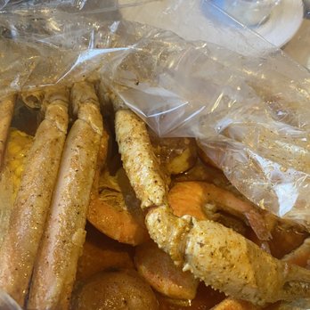 Crafty Crab - Hanover - Snow crab garlic shrimp with no head - Seafood Near Me - Hanover, Maryland
