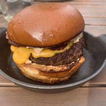 Magnolia House - House Burger - Cocktail Bars Near Me - Pasadena, California Magnolia House - House Burger - Cocktail Bars Near Me - Pasadena, California