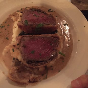 Max's Es-Ca - Italian Near Me - Staten Island, New York