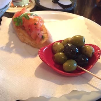 Al Mondo - Yes! Es gibt das obligatorische Vorspeisen-Bruscetta. - Italian Near Me - Berlin, BE