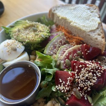 Heartwood Eatery - Rainbow salad - Salad Near Me - Nevada City, California