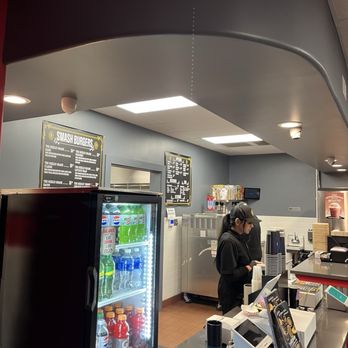 Sizzlin Smash - Counter view - Burgers Near Me - Madera, California