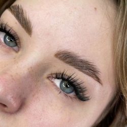 Lash & Brow Envy - Wispy volume lash extensions