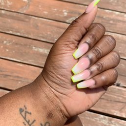 Full set; ombre glow-in-the-dark w/ neon outline.