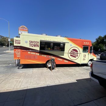 Smosh Town - Smosh town truck - Burgers Near Me - Glendale, California Smosh Town - Smosh town truck - Burgers Near Me - Glendale, California