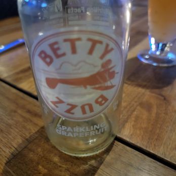 Yard House - Sparkling Grapefruit Drink - Bars Near Me - Dedham, Massachusetts Yard House - Sparkling Grapefruit Drink - Bars Near Me - Dedham, Massachusetts