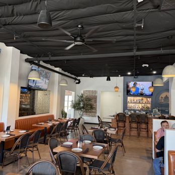 Centro Cali Brewing - Seating - Breweries Near Me - Bakersfield, California