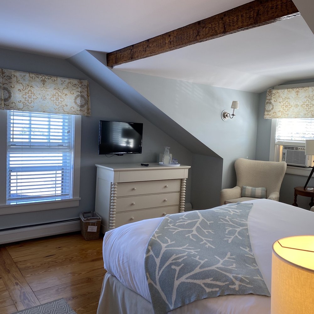 Brass Lantern Inn - Brant Point room - Hotels Near Me - Nantucket, Massachusetts