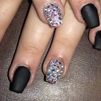 AJ Nails & Spa - Notice the sore, already infected looking fingers? - Nail Salons Near Me - Moline, Illinois