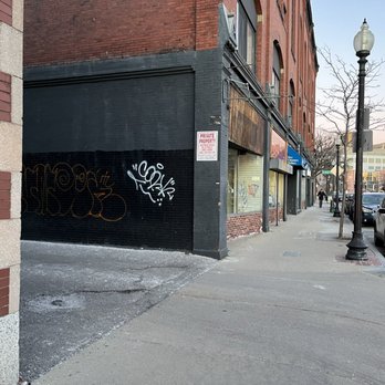 MDM Noodles - Small alleyway to parking - Chinese Near Me - Brighton, Massachusetts