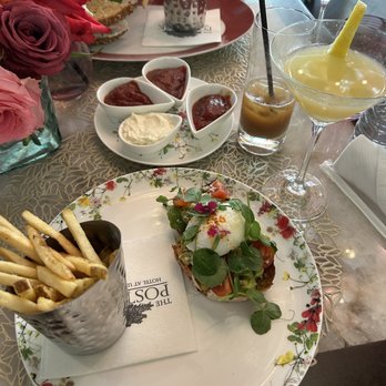 Bloom & Bee - Avocado and Heirloom Tomato Toast with a side of fries - New American Near Me - Houston, Texas Bloom & Bee - Avocado and Heirloom Tomato Toast with a side of fries - New American Near Me - Houston, Texas