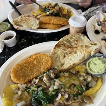 L’Boulanger - Breakfast omelette with hash browns, toast and your choice of sauce - French Near Me - Miami, Florida L’Boulanger - Breakfast omelette with hash browns, toast and your choice of sauce - French Near Me - Miami, Florida