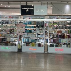 Palace Beauty City Center - Outside in the mall