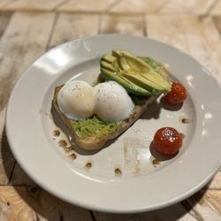 Cafe Kindred - Avocado toast