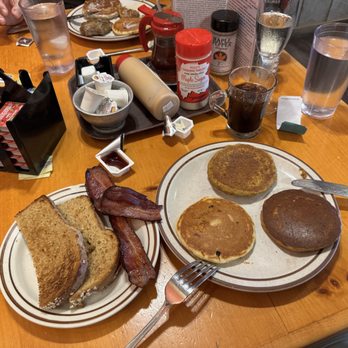 Polly's Pancake Parlor - food was so good and pancakes were perfect size to avoid overeating (though I still did) - Breakfast & Brunch Near Me - Sugar Hill, New Hampshire