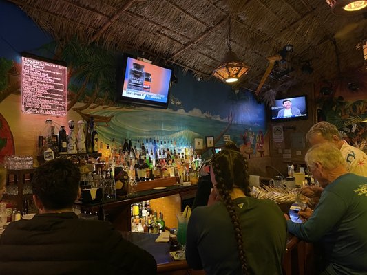 Luau Larry's by null