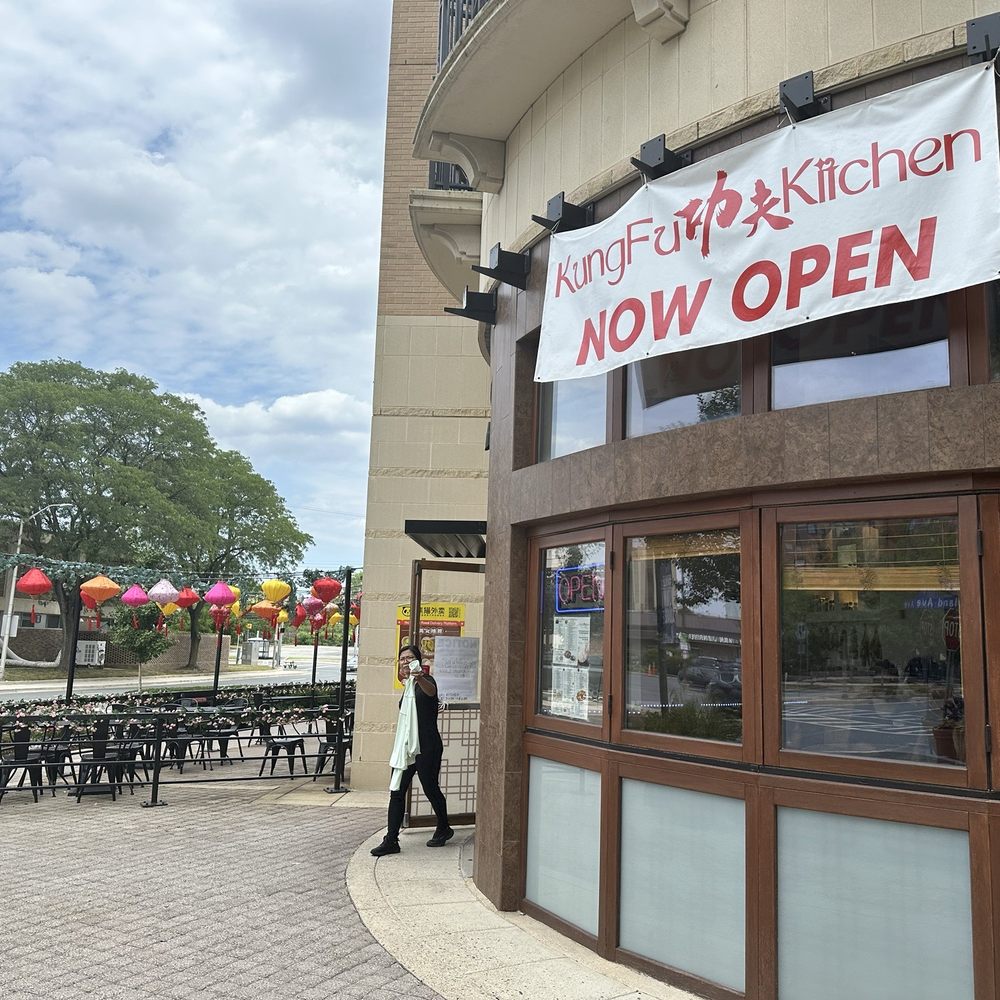 Entrance and outdoor tables