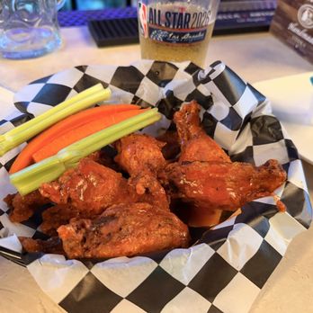 Der Wolf - Buffalo wings - Beer Bar Near Me - Pasadena, California Der Wolf - Buffalo wings - Beer Bar Near Me - Pasadena, California