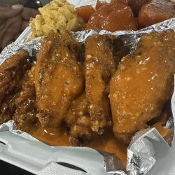 The Lounge - Spicy garlics with yams and Mac