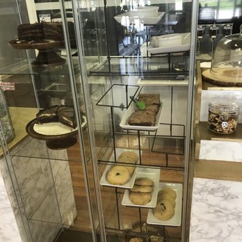 Paradise Bakery & Lounge - Many bakery and cake choices in a really unique display case - Bakeries Near Me - Orlando, Florida Paradise Bakery & Lounge - Many bakery and cake choices in a really unique display case - Bakeries Near Me - Orlando, Florida