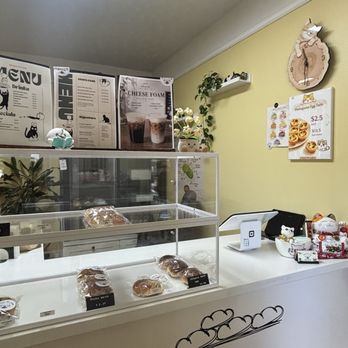 Meow Me Cafe - Bakeries Near Me - Sacramento, California
