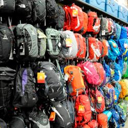 SAIL - Le mur de sacs à dos/Backpacks wall