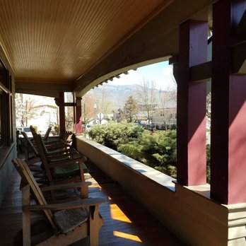 DeLaunay House - Relax on the front porch! See the mountains... - Vacation Rentals Near Me - Ashland, Oregon DeLaunay House - Relax on the front porch! See the mountains... - Vacation Rentals Near Me - Ashland, Oregon